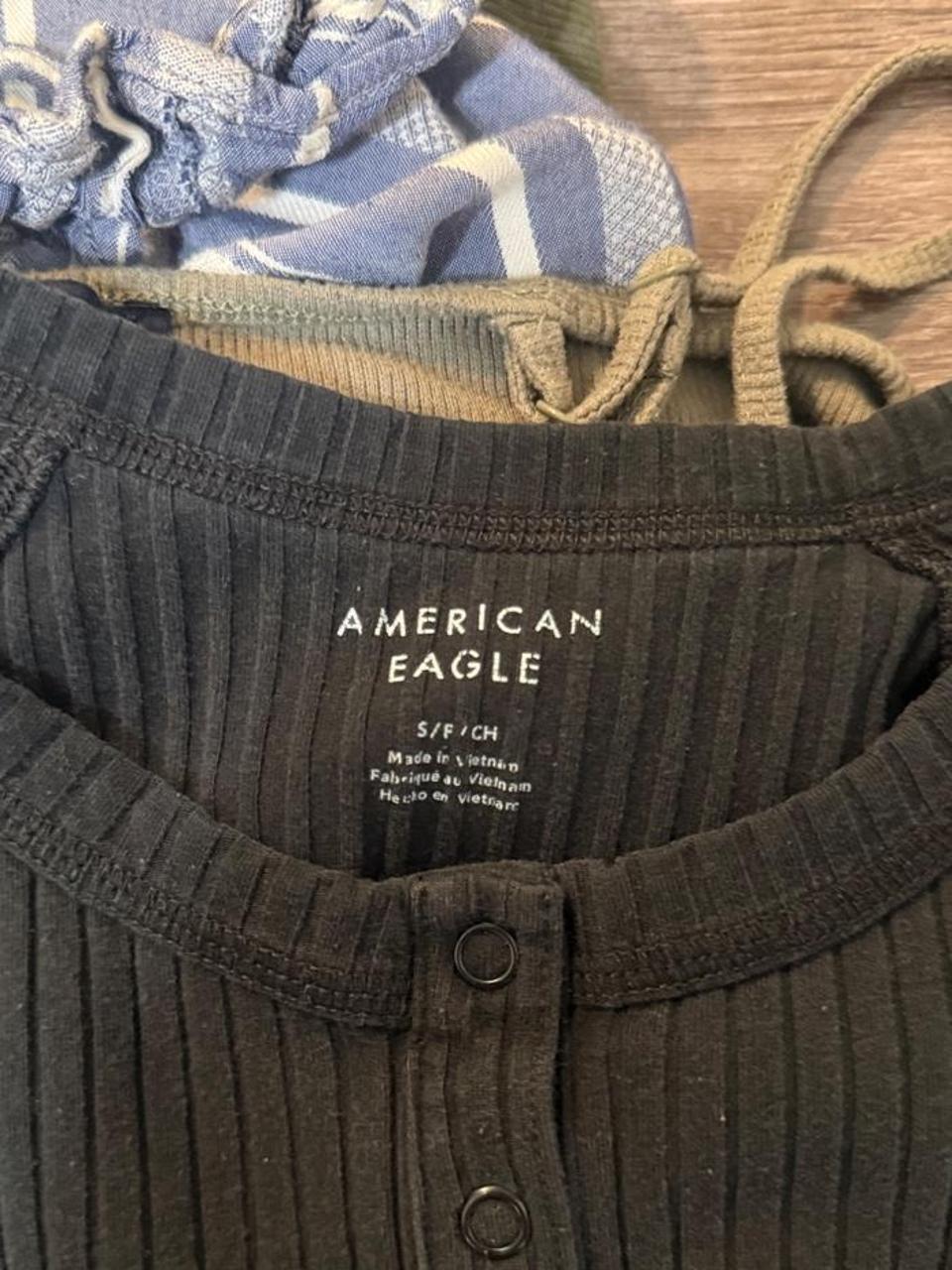🖤 American Eagle Ribbed Henley Baby Tee 🖤