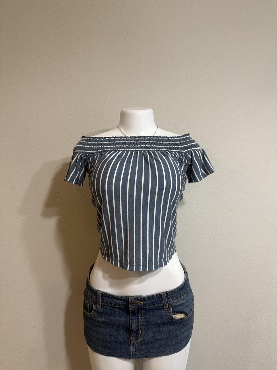💙 American Eagle Striped Off Shoulder Crop Top 💙