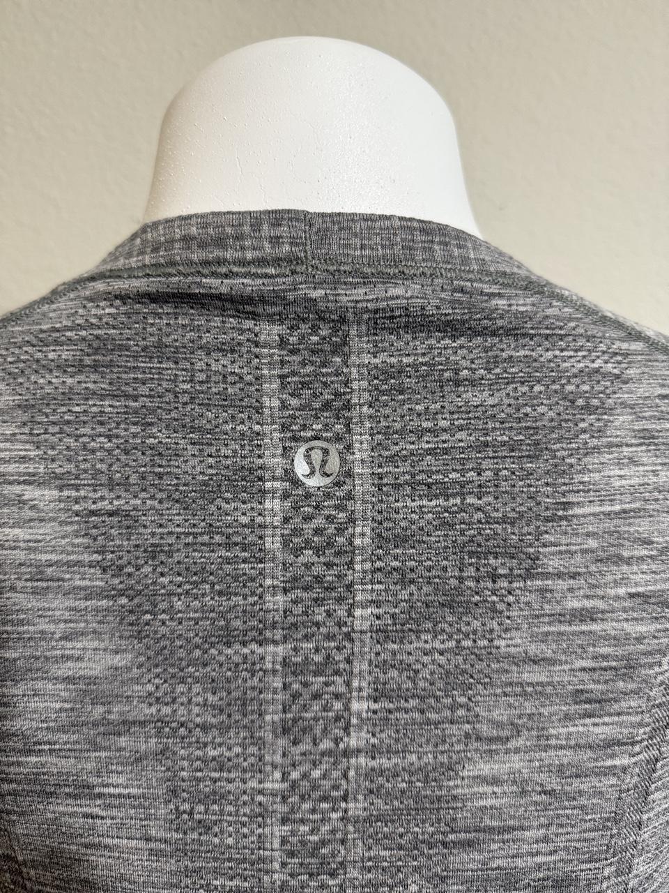 Lululemon Women's Grey Shirt