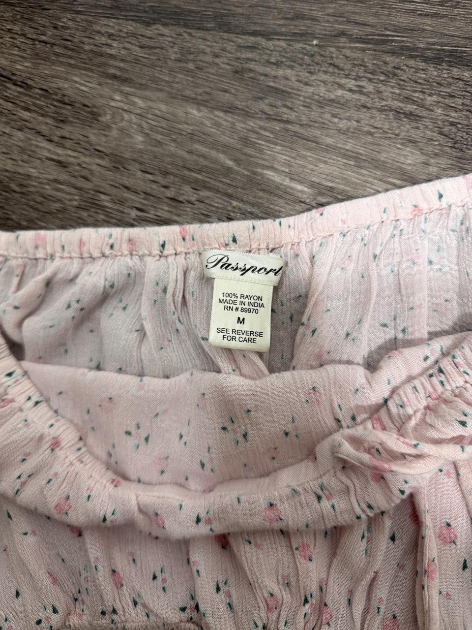 🌸 Passport Pink Floral Smocked Peasant Crop Top 🌸