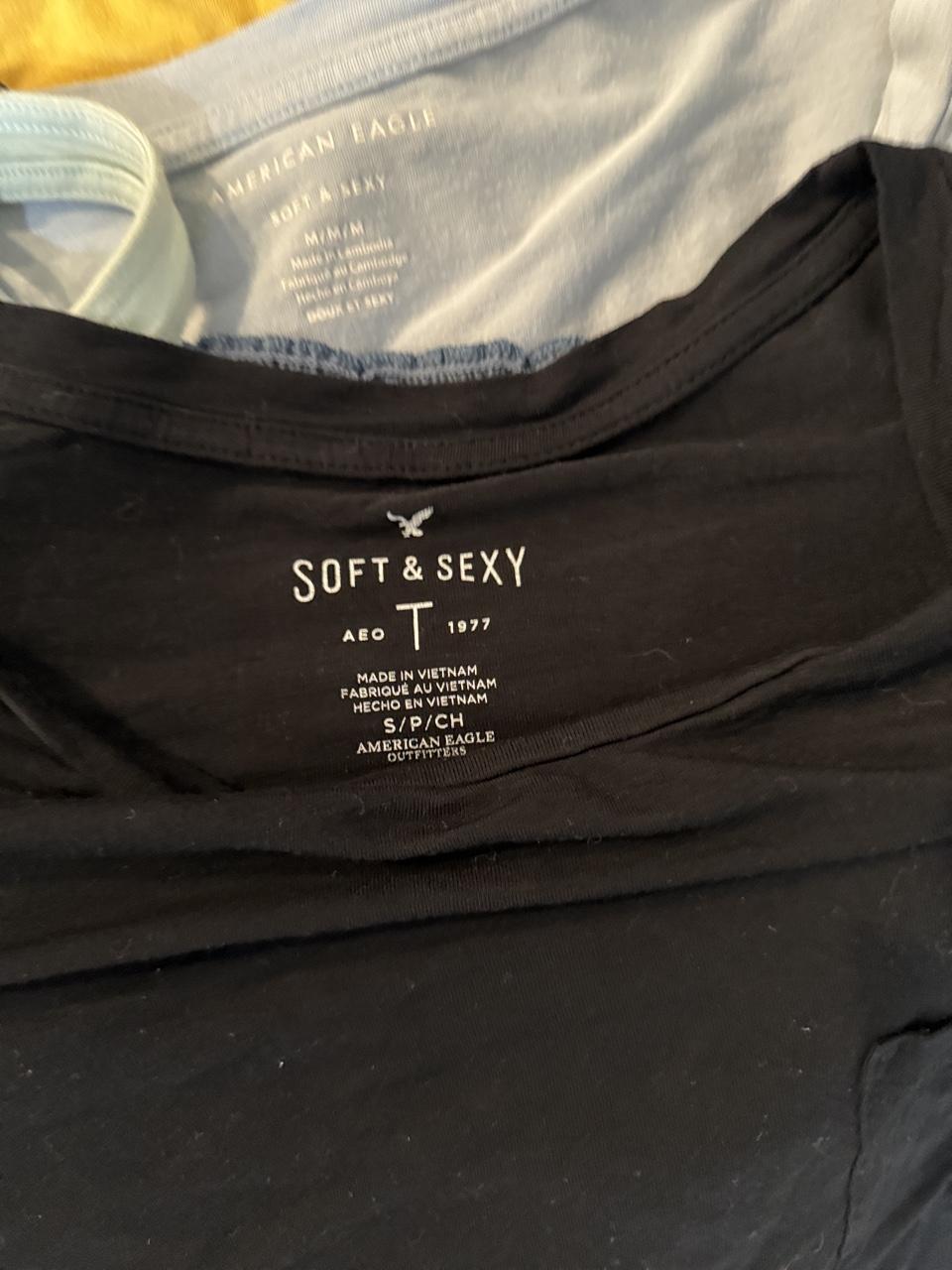 🖤 American Eagle Soft & Sexy Pocket Tee 🖤