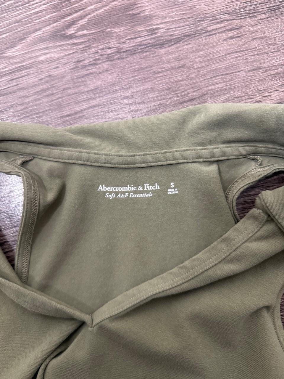 💚 Abercrombie & Fitch Olive Collared Halter Top 💚