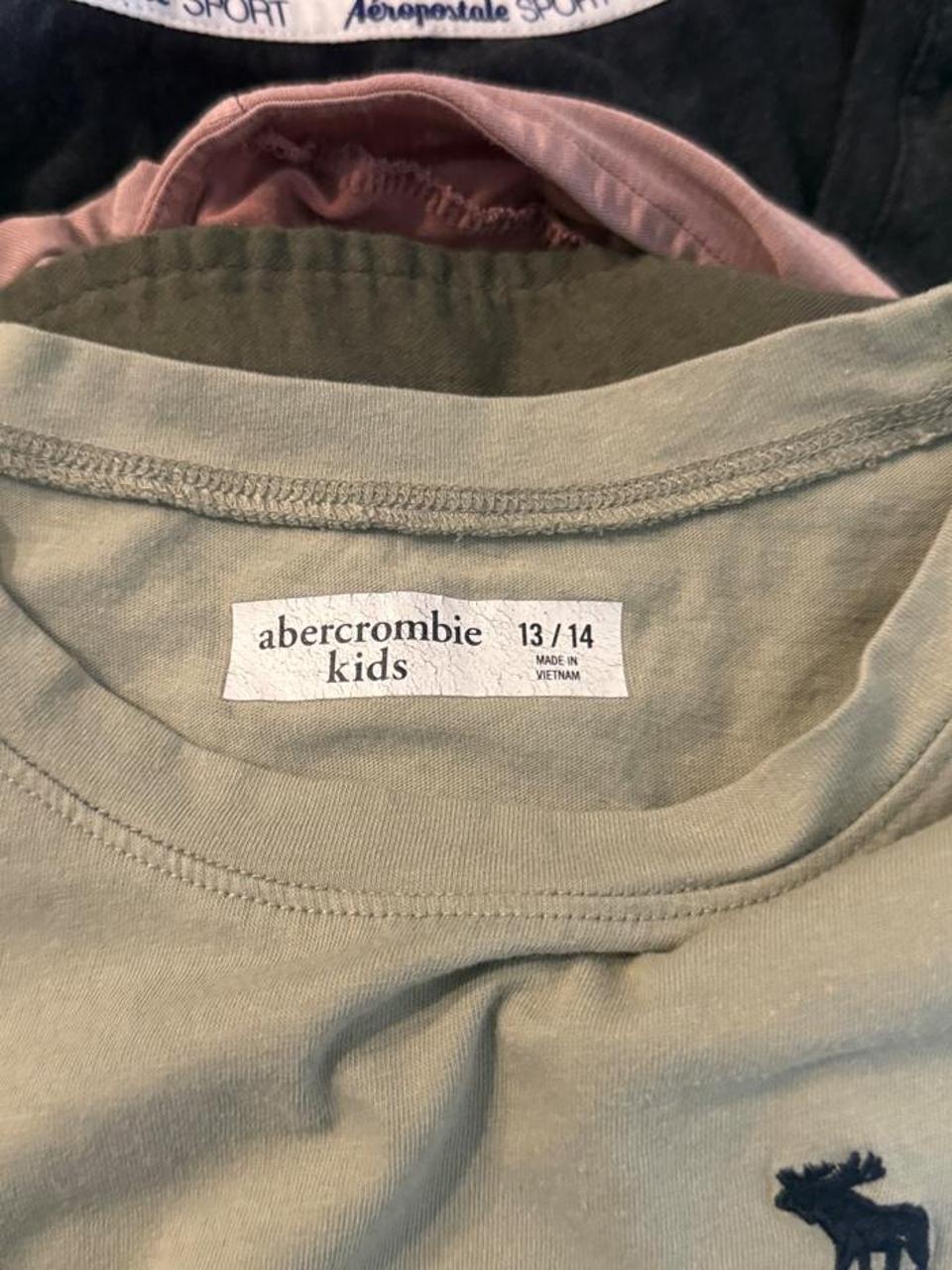💚 Abercrombie Kids Sage Green Baby Tee 💚