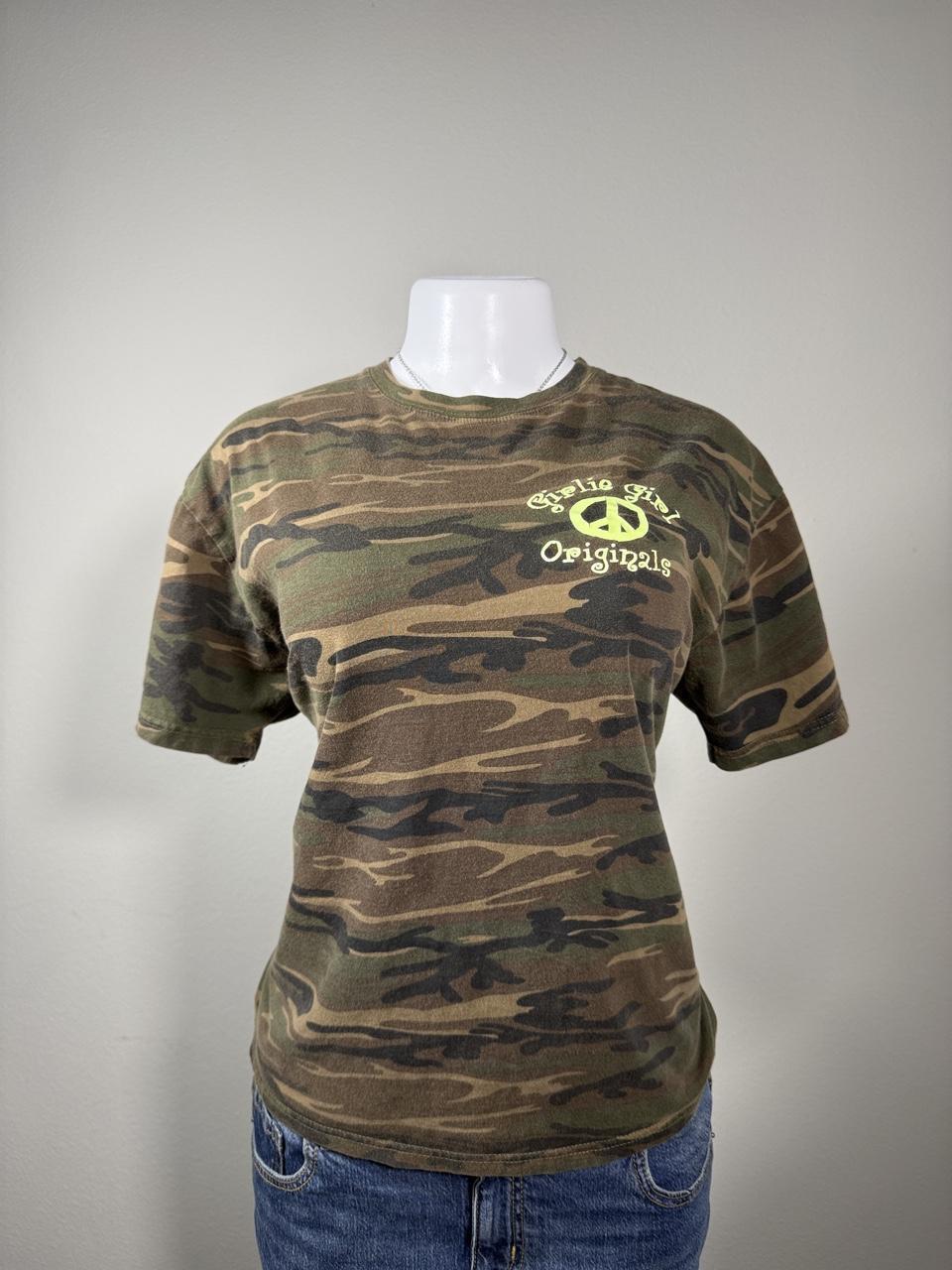 💚 Girlie Girl Originals Camo Graphic Tee 💚