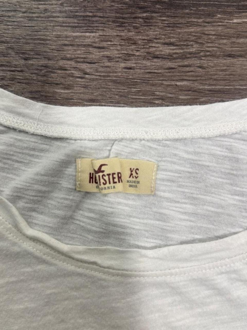 Vintage Y2K Hollister White Graphic Baby Tee