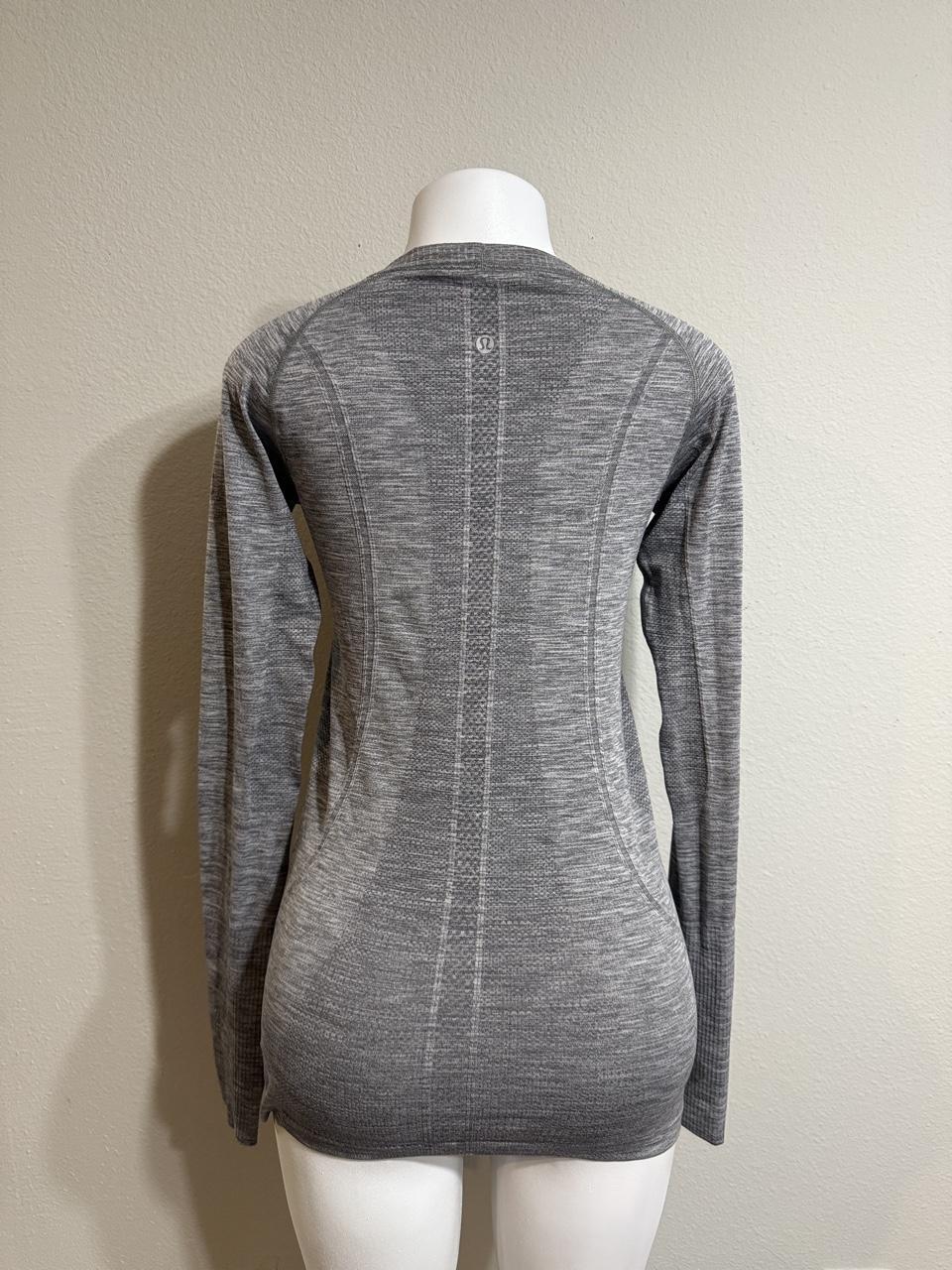 Lululemon Women's Grey Shirt