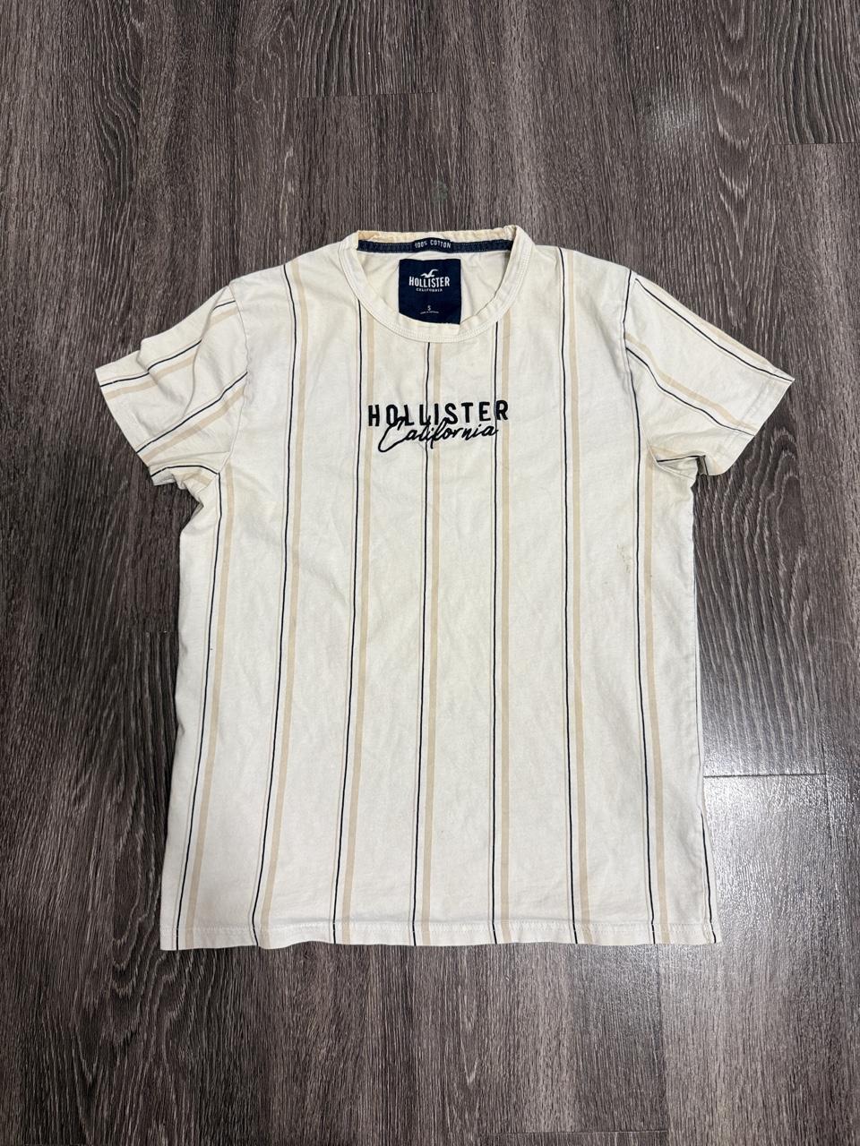 Hollister Co. Men's Cream and White Tshirt