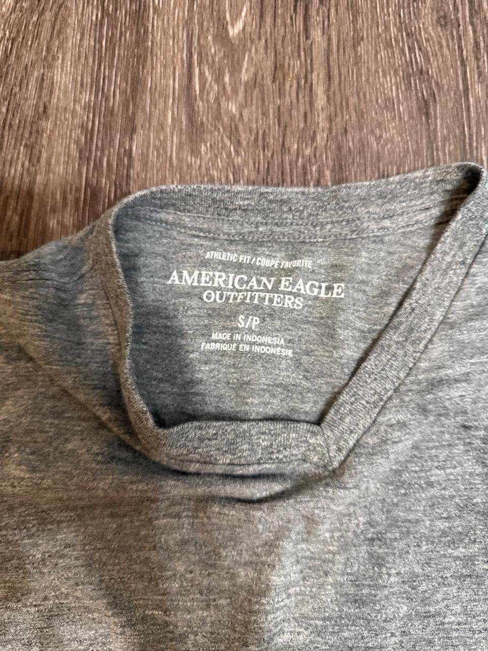 American Eagle Men's Grey Tshirt