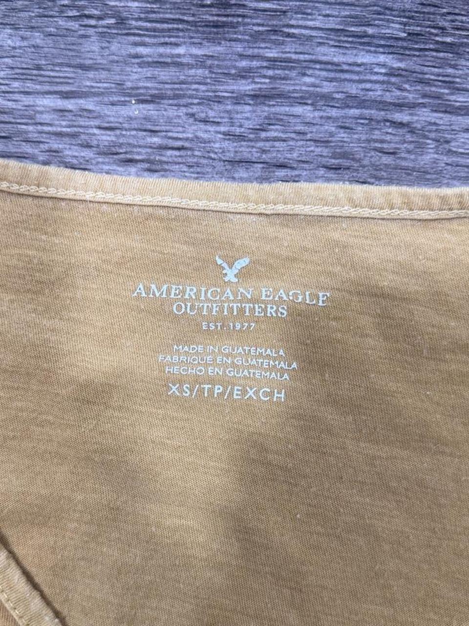 💛 American Eagle Mustard Lettuce Hem Tee 💛