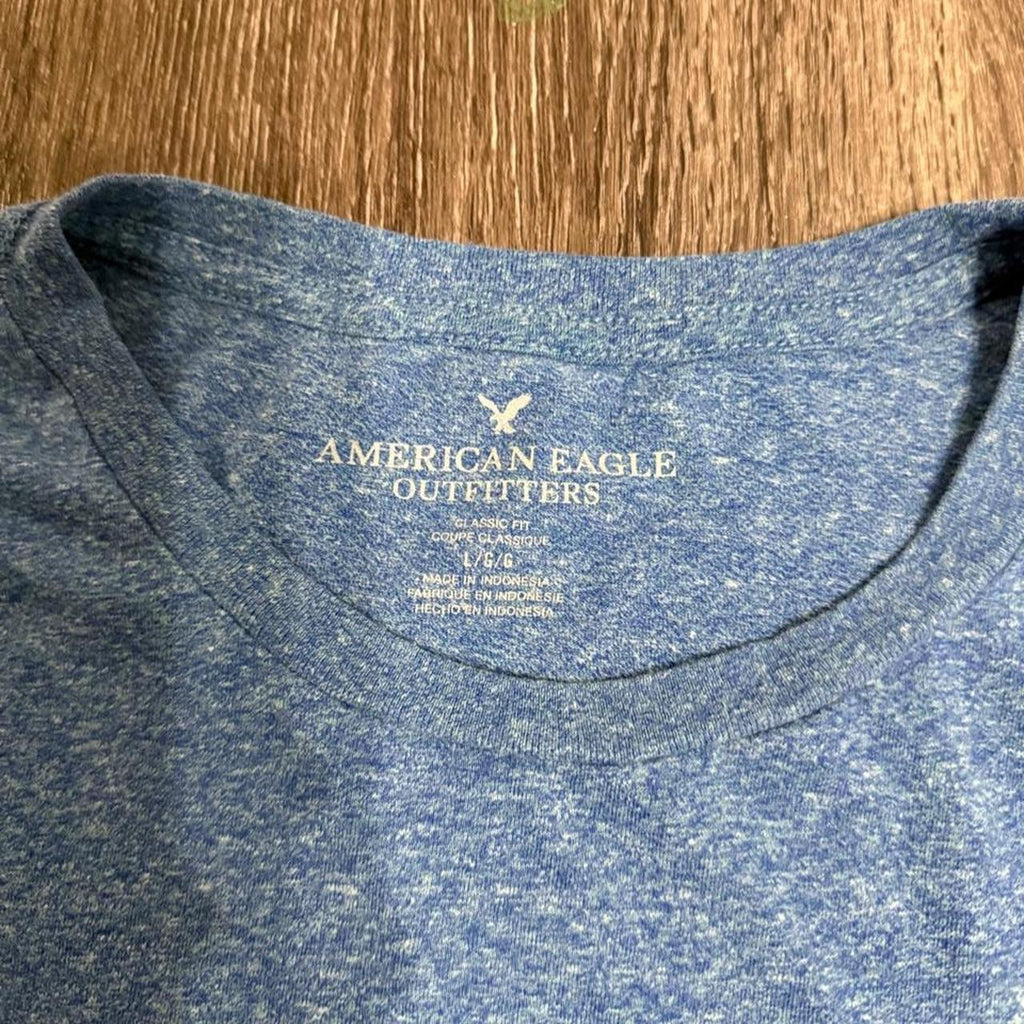 American Eagle Men's Blue Tshirt