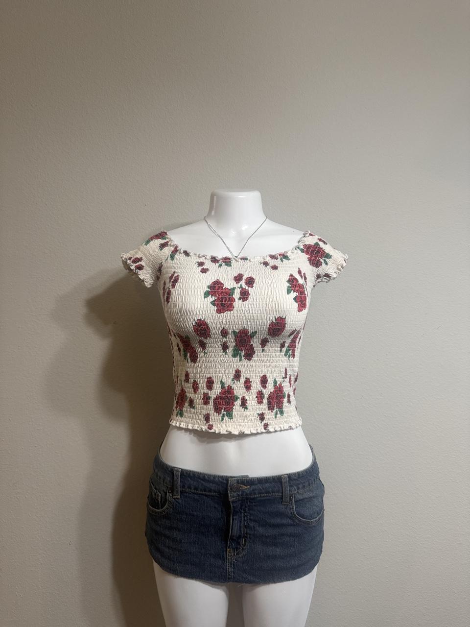 💖 Y2K Hollister Smocked Floral Off Shoulder Top 💖