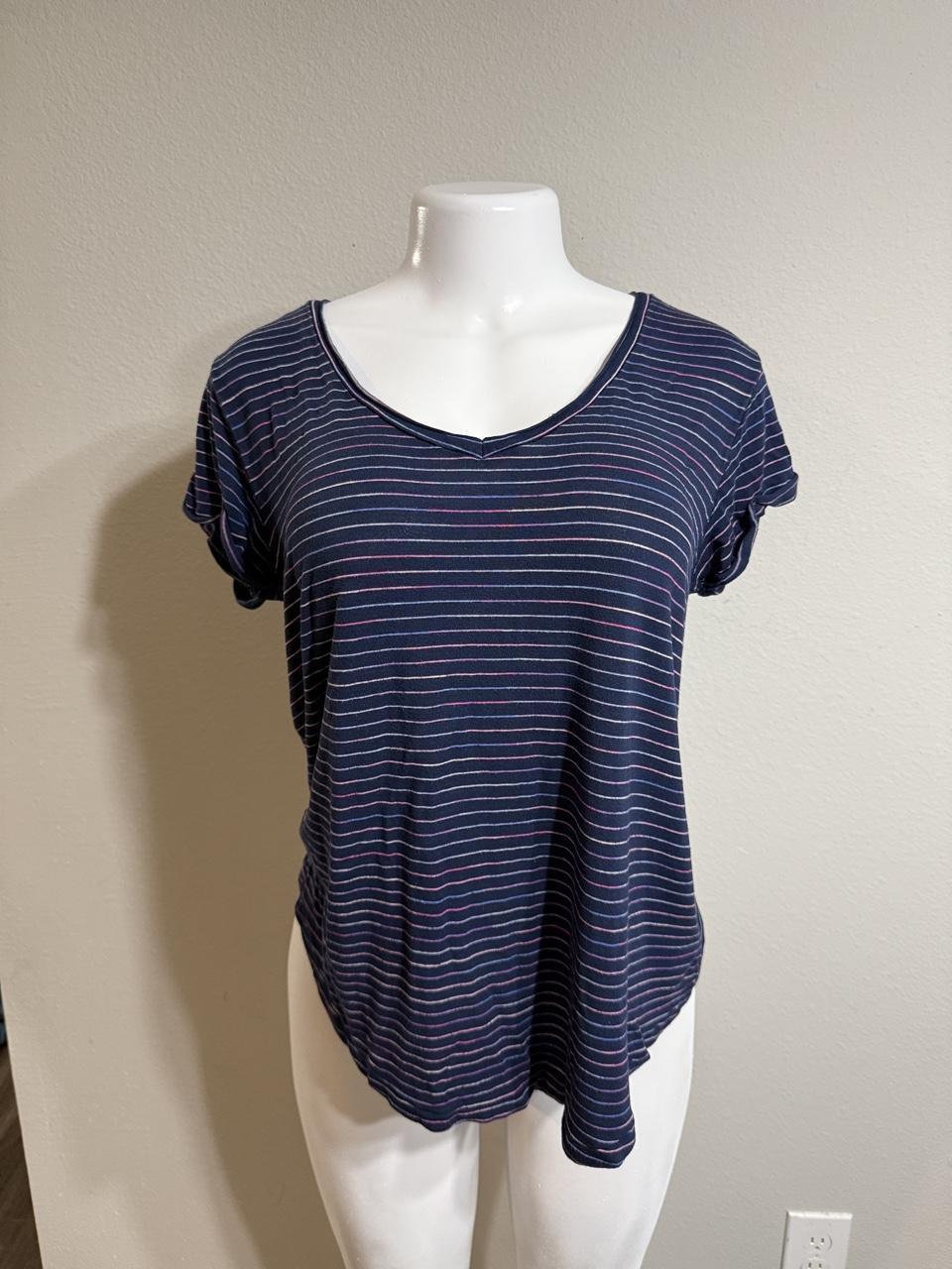 American Eagle Women's Blue and Navy Tshirt