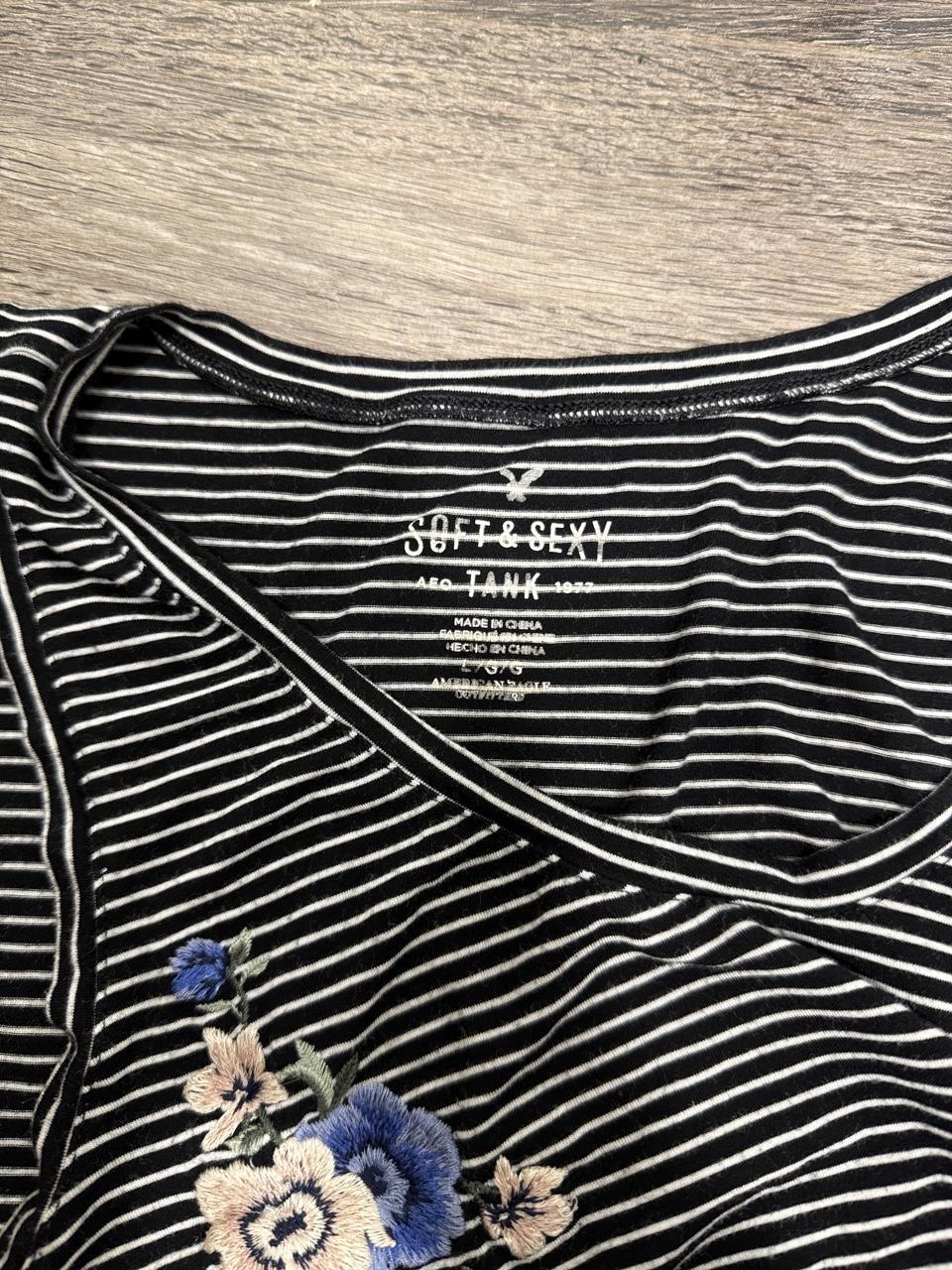 🤍 American Eagle Soft & Sexy Striped Floral Tank 🤍