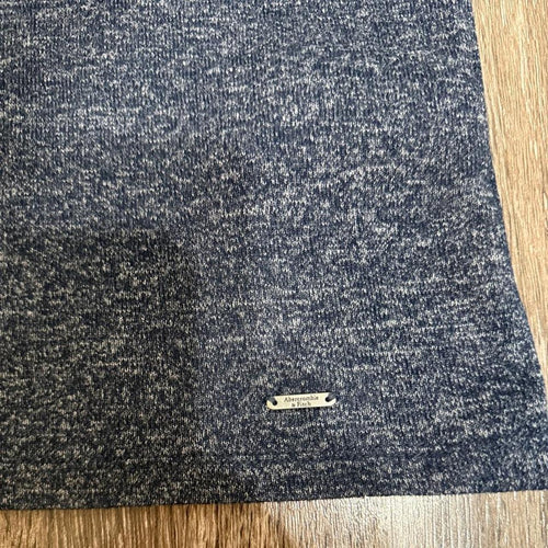 Abercrombie & Fitch Men's Navy and Blue Tshirt
