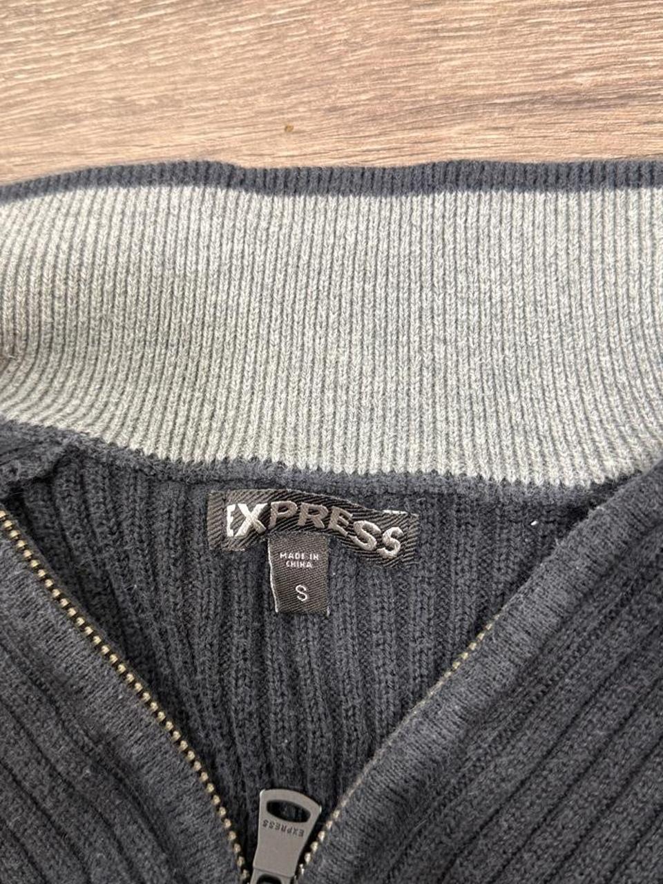 Y2K Express charcoal gray ribbed quarter zip sweater featuring a sleek fitted silhouette and mock neck. A timeless early 2000s essential that's perfect for layering with low-rise jeans, cargos, or skirts for a clean casual look.