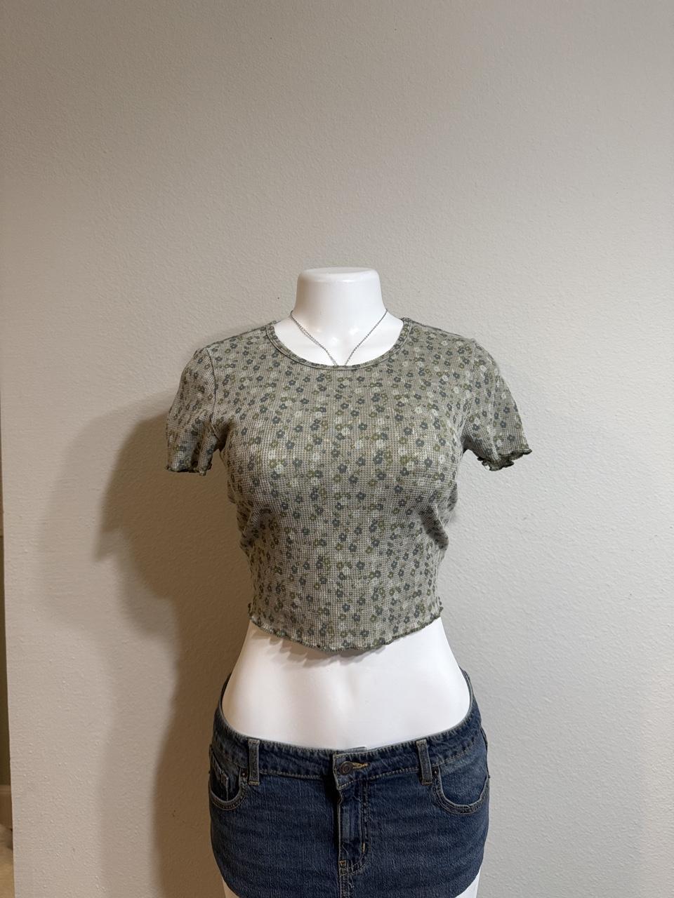 💚 American Eagle Floral Baby Tee 💚