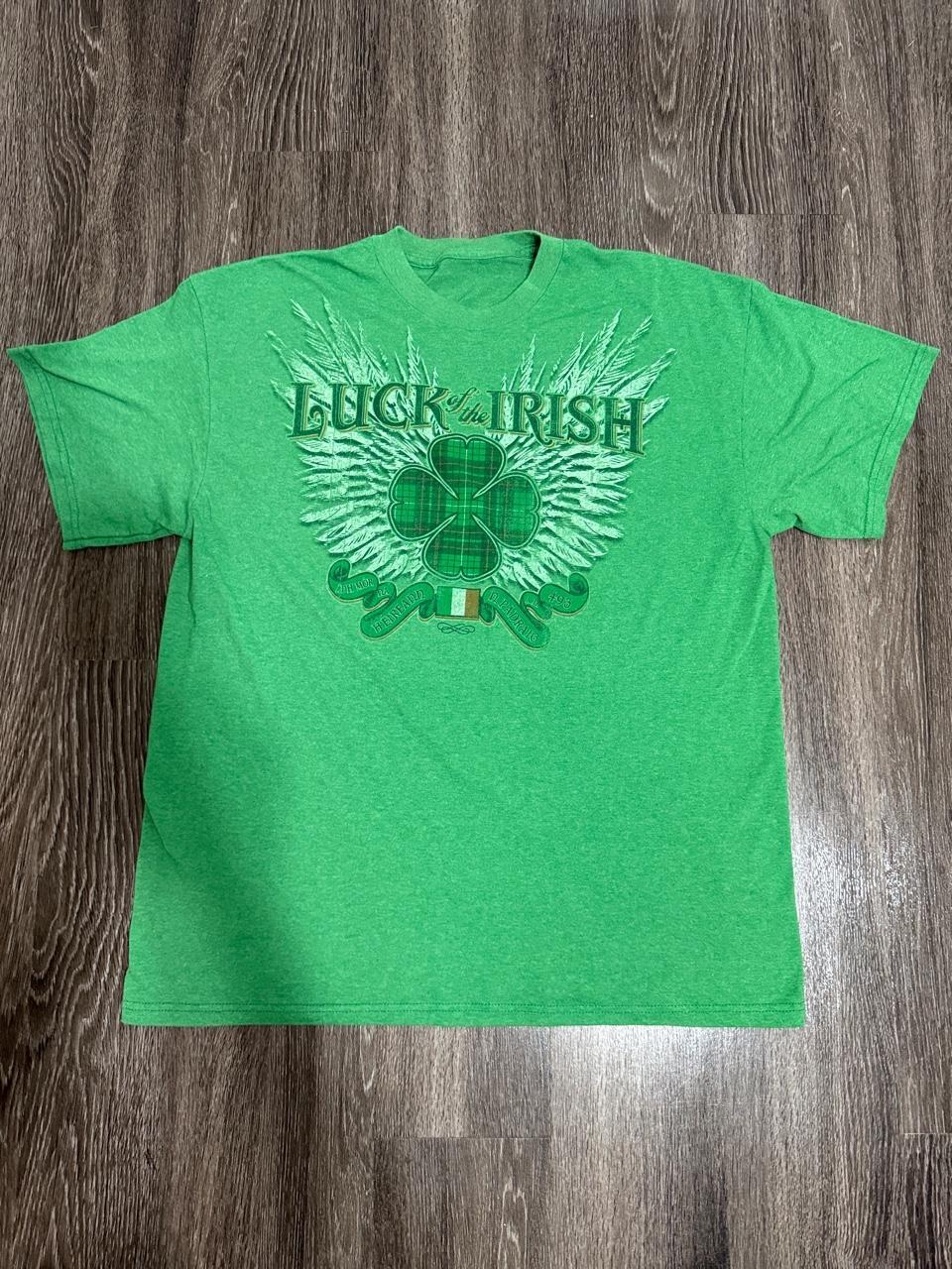 Gildan Men's Green Tshirt
