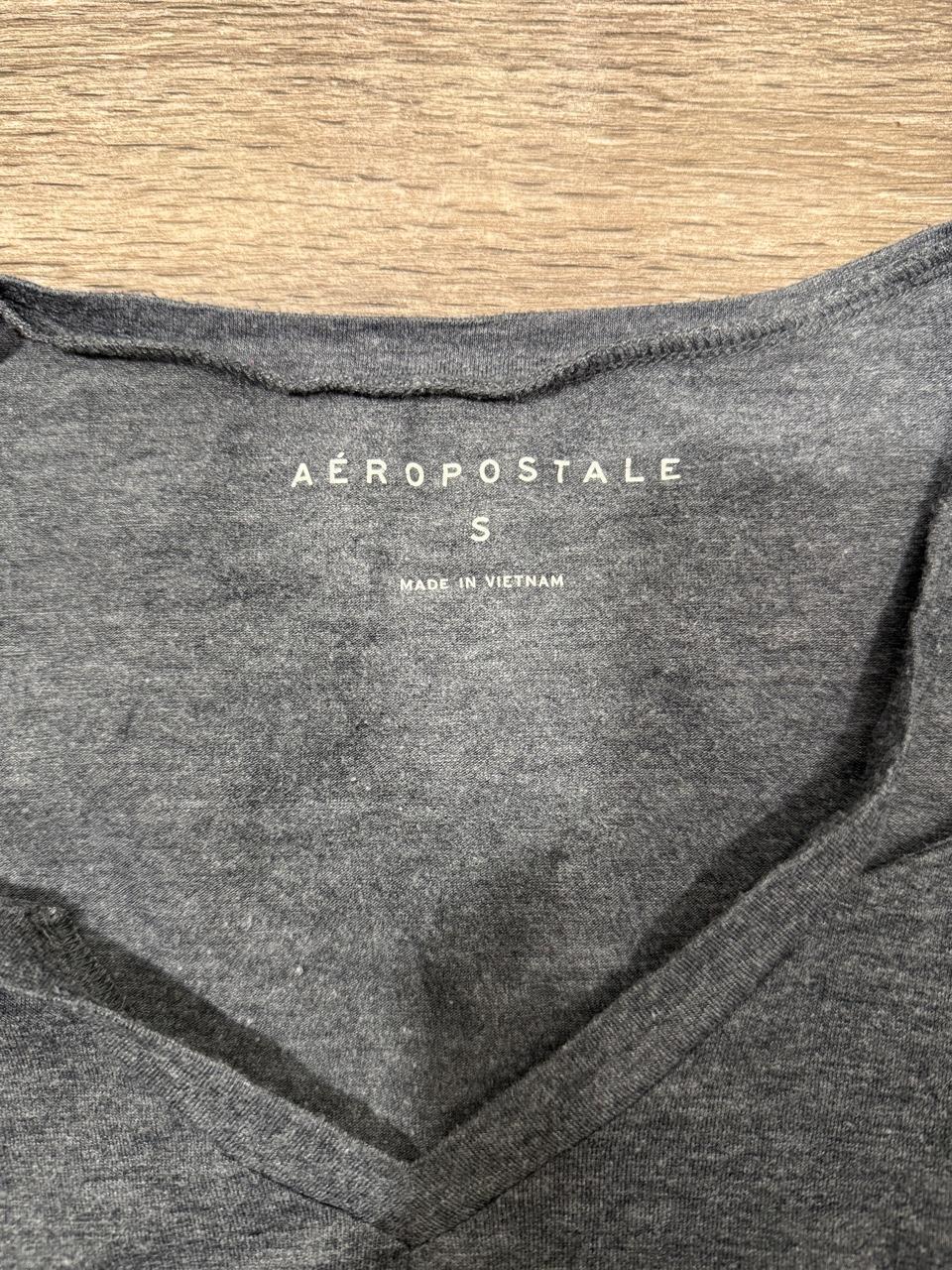 🩶 Aéropostale Charcoal Gray Cutout V-Neck Baby Tee 🩶