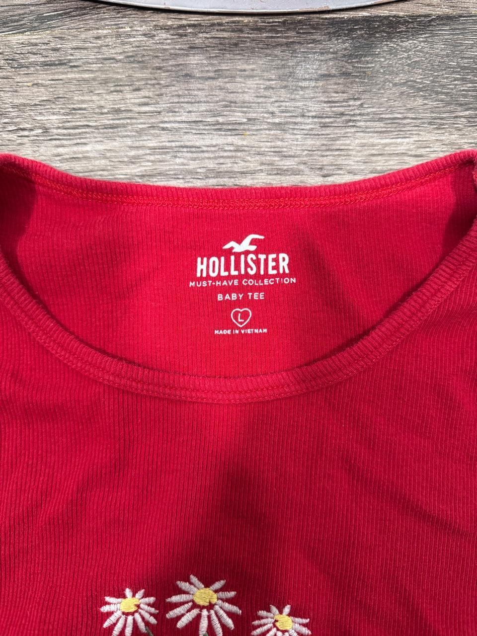 Hollister Red Daisy Ribbed Baby Tee