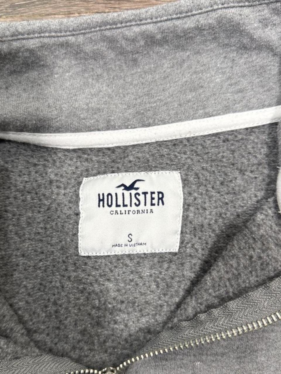 🩶 Hollister Gray Quarter Zip Sweatshirt 🩶