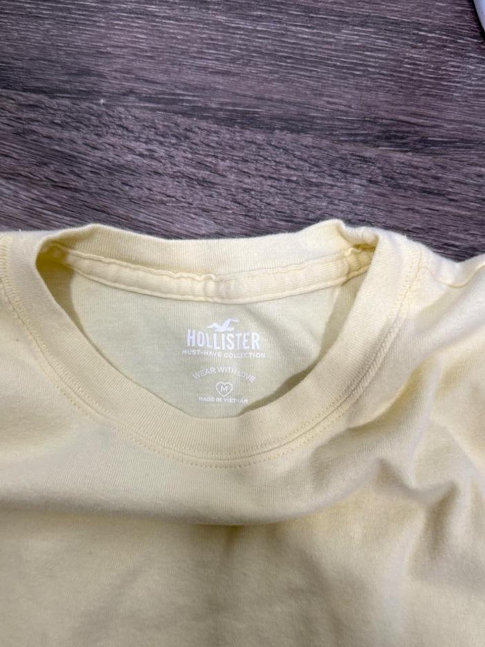 💛 Hollister Butter Yellow Cropped Baby Tee 💛