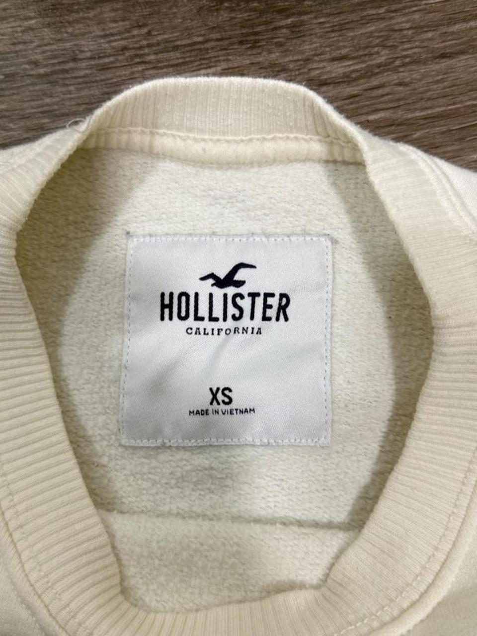 🤍 Hollister Butterfly Graphic Crewneck Sweatshirt 🤍