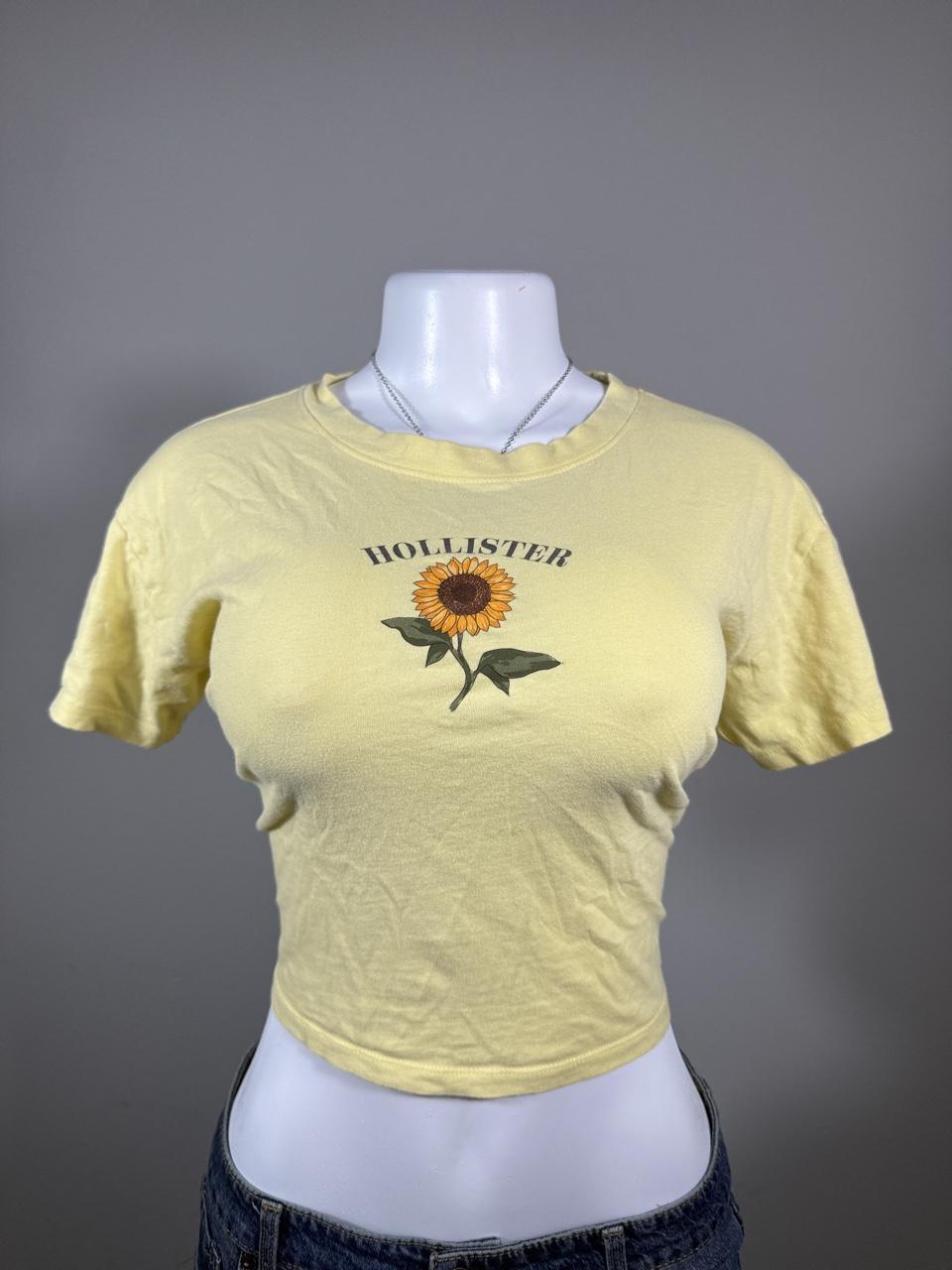 🌻 Hollister Sunflower Graphic Baby Tee 🌻