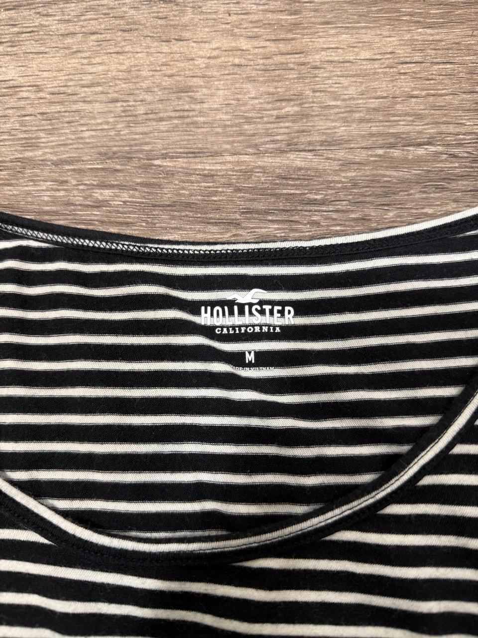 🖤 Hollister Striped Cold Shoulder Top 🖤