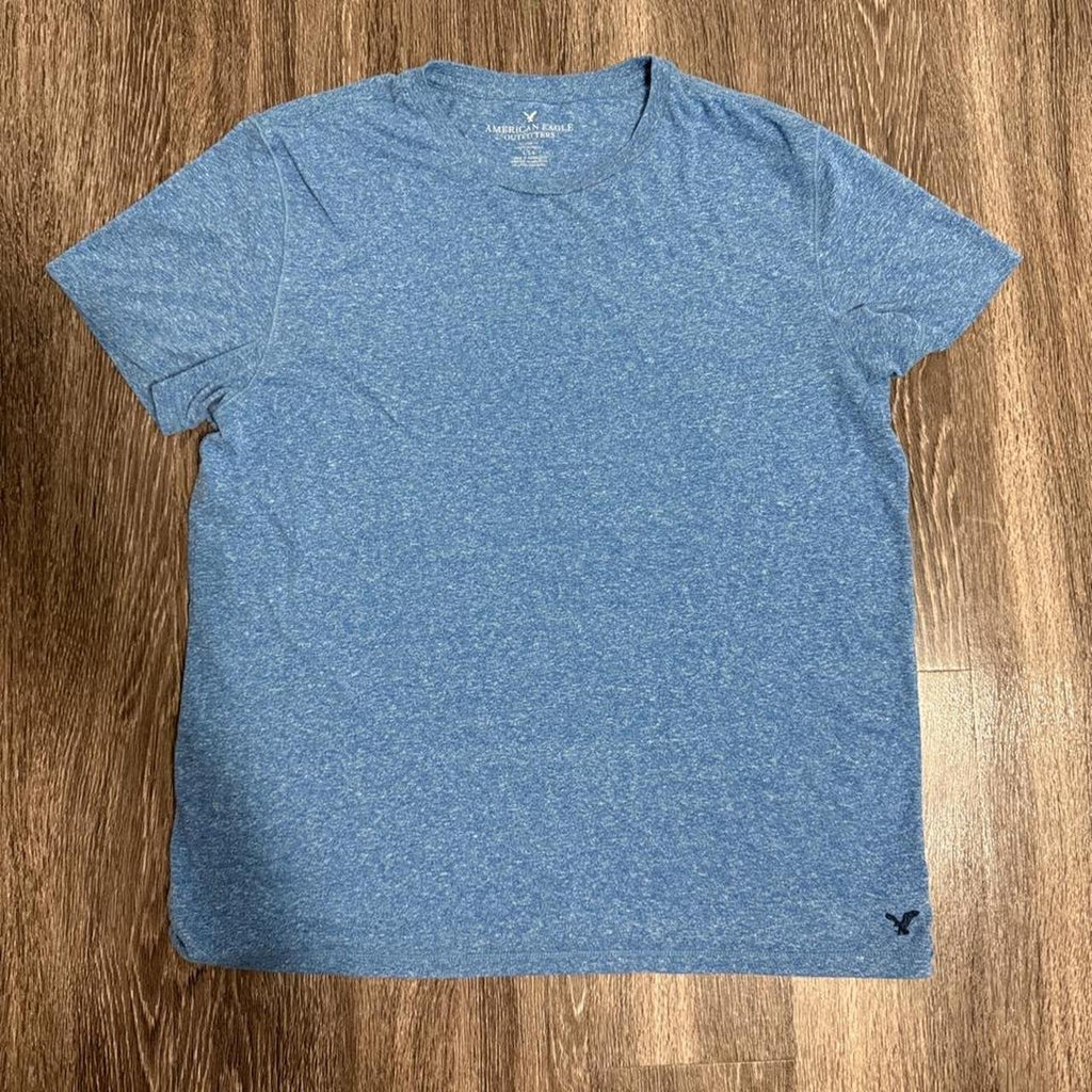 American Eagle Men's Blue Tshirt