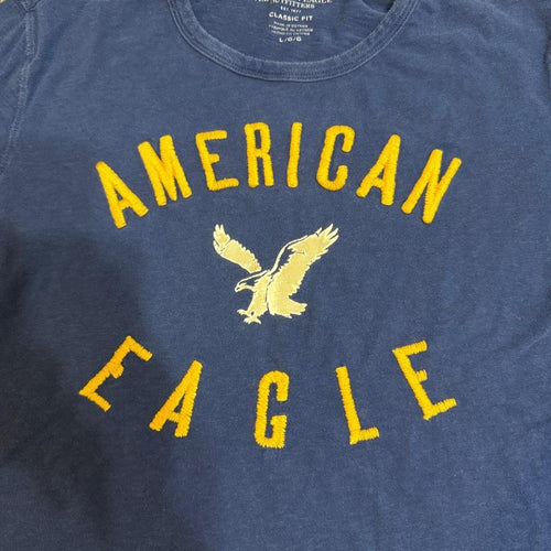 American Eagle Men's Navy and Blue Tshirt