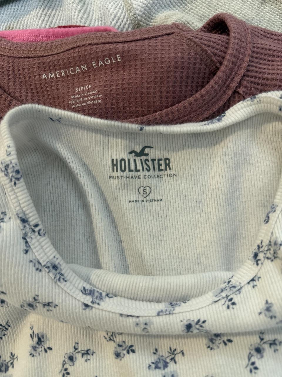 🤍 Hollister Floral Baby Tee 🤍