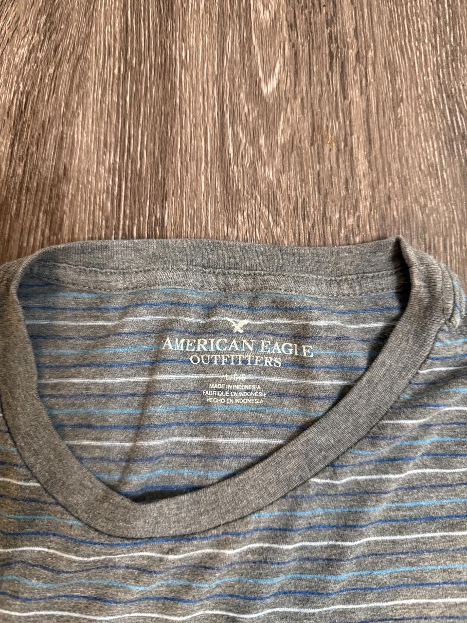 American Eagle Men's Grey and Green Tshirt