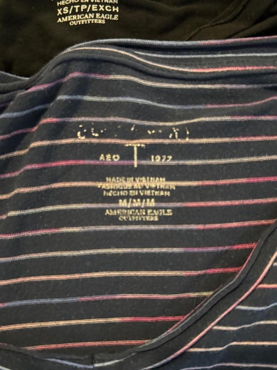American Eagle Women's Blue and Navy Tshirt