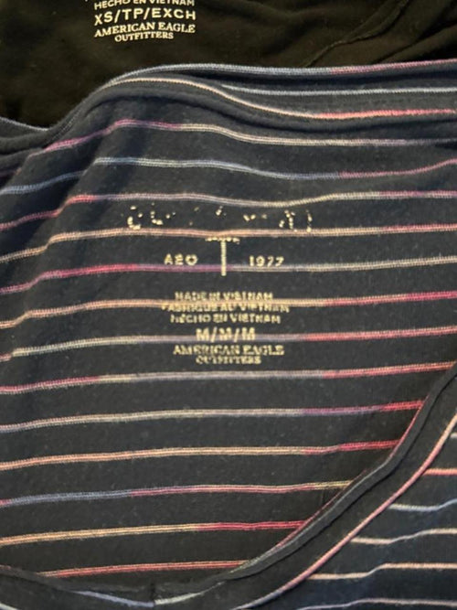 American Eagle Women's Blue and Navy Tshirt