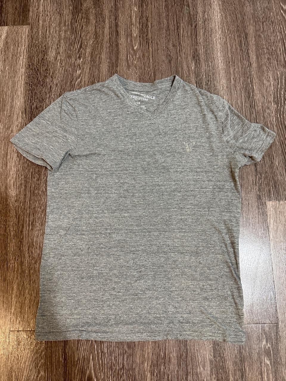American Eagle Men's Grey Tshirt