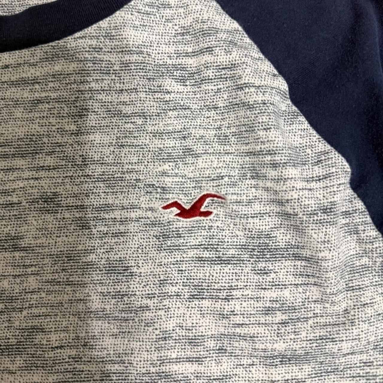 Hollister Co. Men's Grey and Blue Tshirt