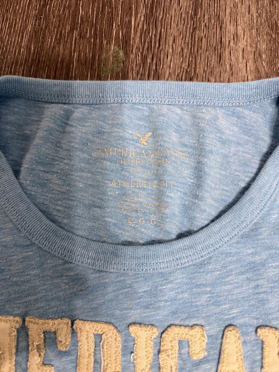 American Eagle Men's Blue Tshirt