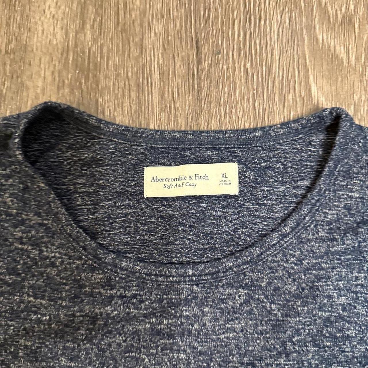 Abercrombie & Fitch Men's Navy and Blue Tshirt