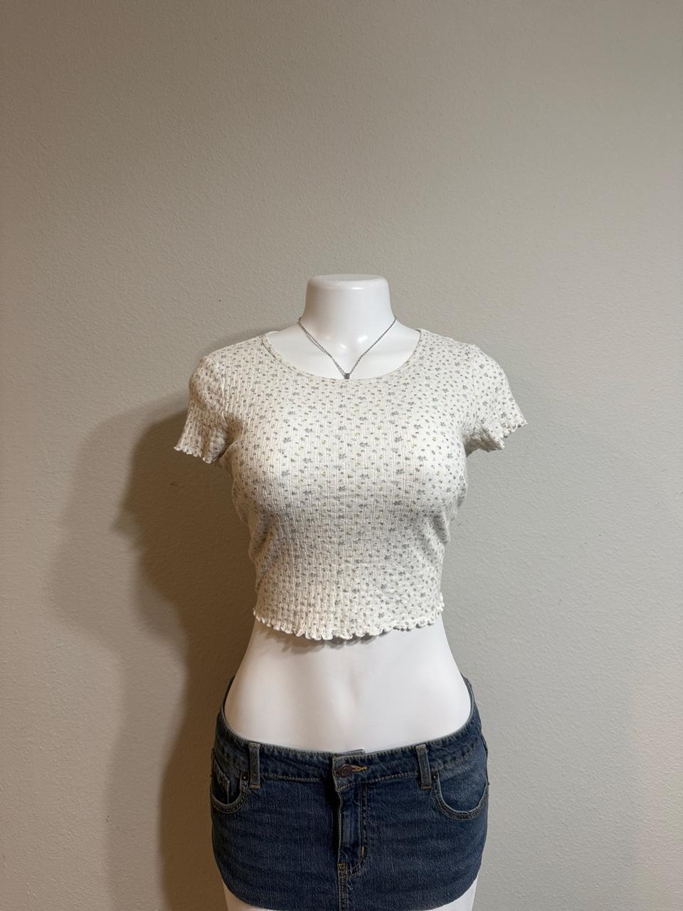 🤍 American Eagle Floral Ribbed Baby Tee 🤍