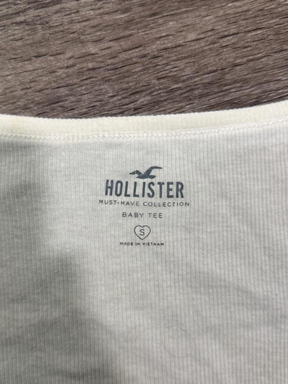 Hollister Must-Have Collection White Ribbed Baby Tee