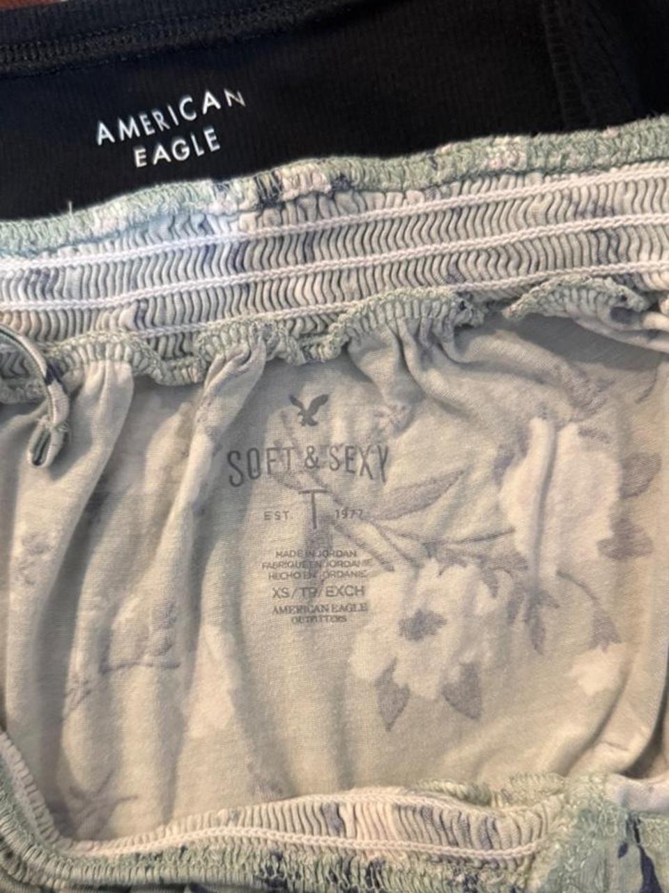 🌿 Soft & Sexy American Eagle Floral Off Shoulder Top 🌿
