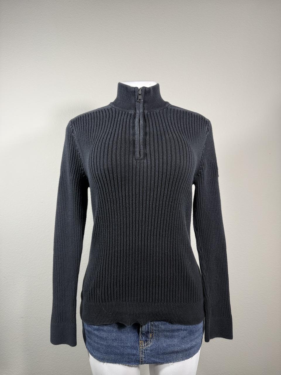 Y2K Express charcoal gray ribbed quarter zip sweater featuring a sleek fitted silhouette and mock neck. A timeless early 2000s essential that's perfect for layering with low-rise jeans, cargos, or skirts for a clean casual look.
