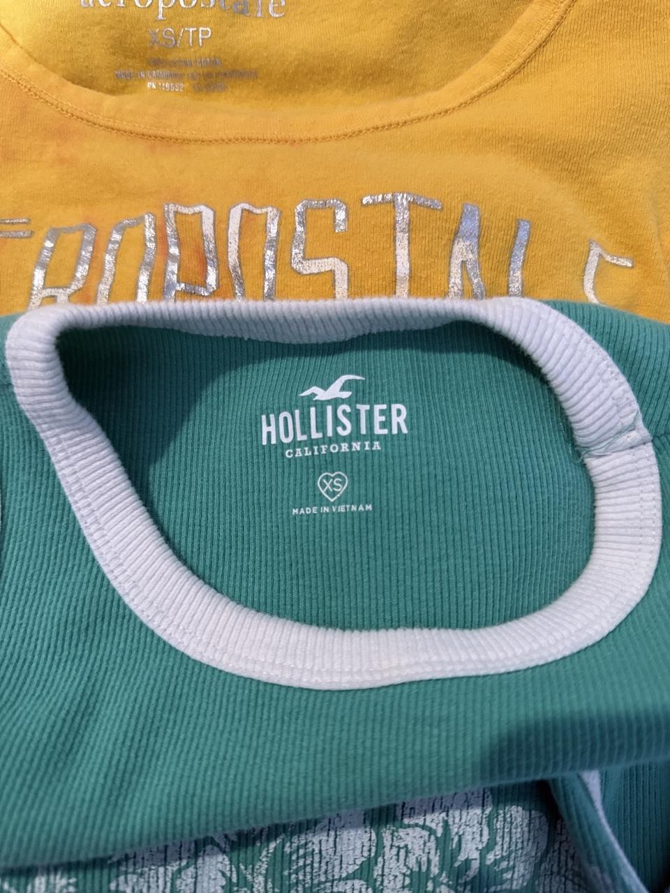 💚 Hollister Floral Ribbed Crop Tank 💚