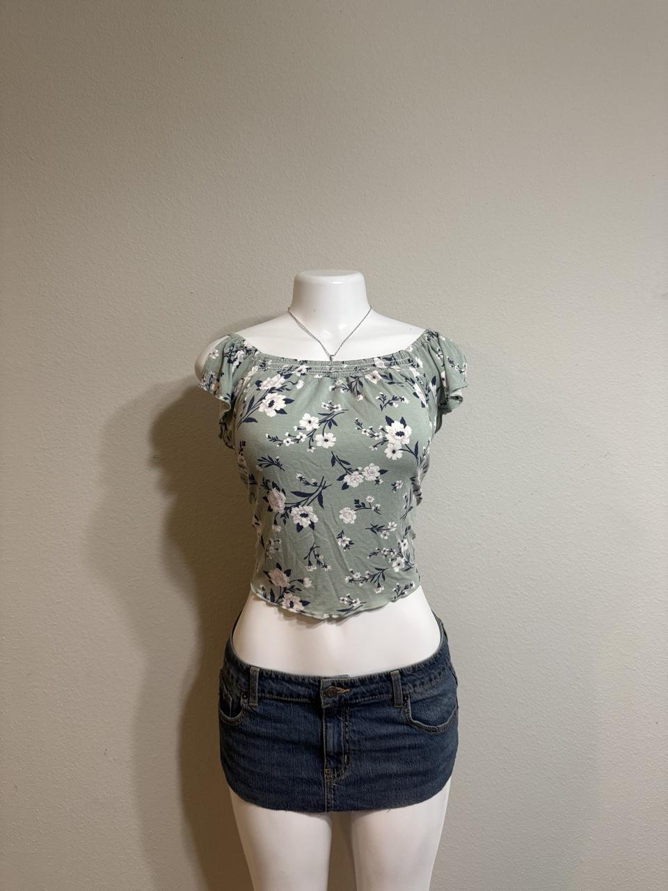 🌿 Soft & Sexy American Eagle Floral Off Shoulder Top 🌿