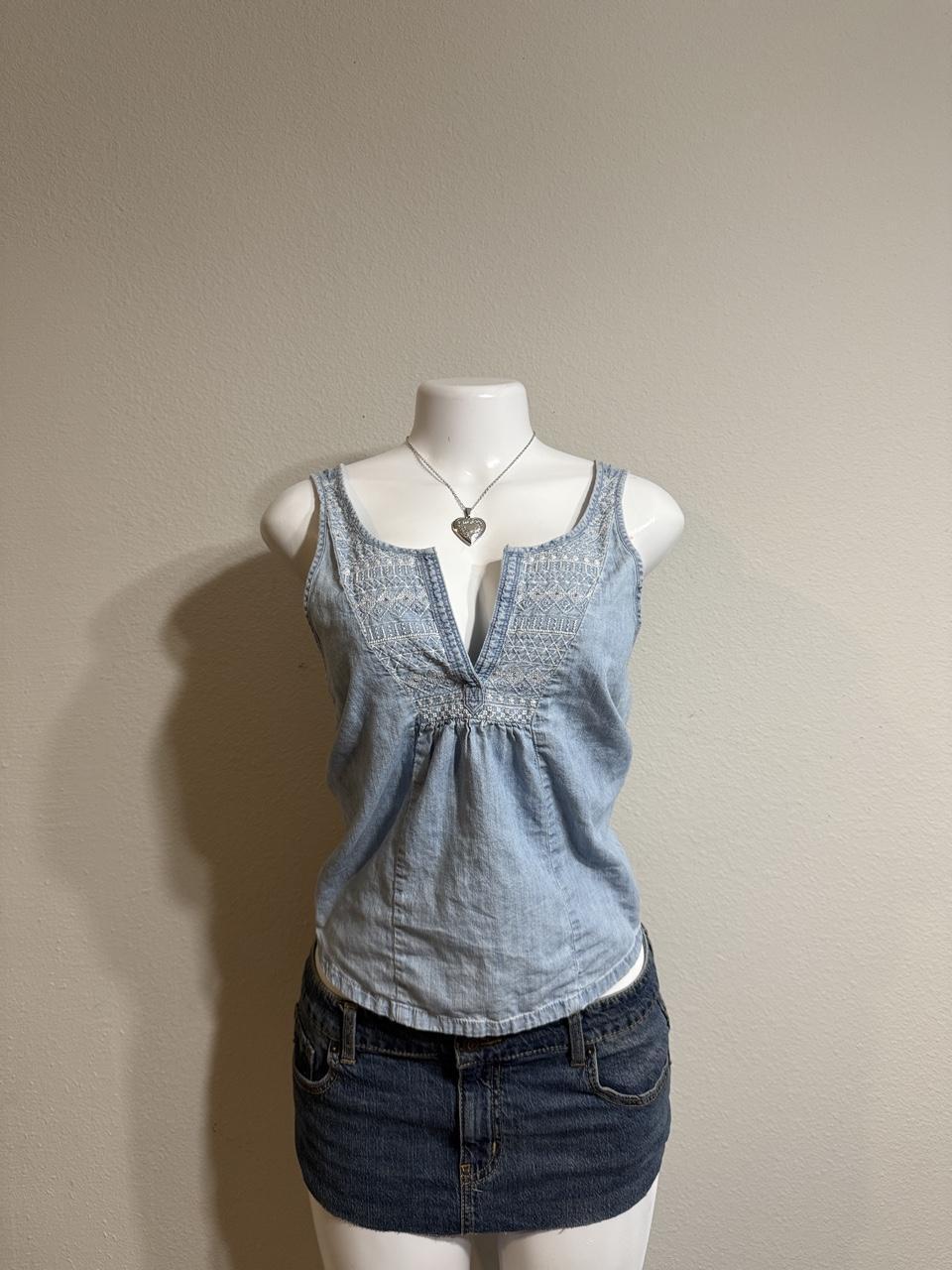 💙 Hollister Embroidered Chambray Tank Top 💙