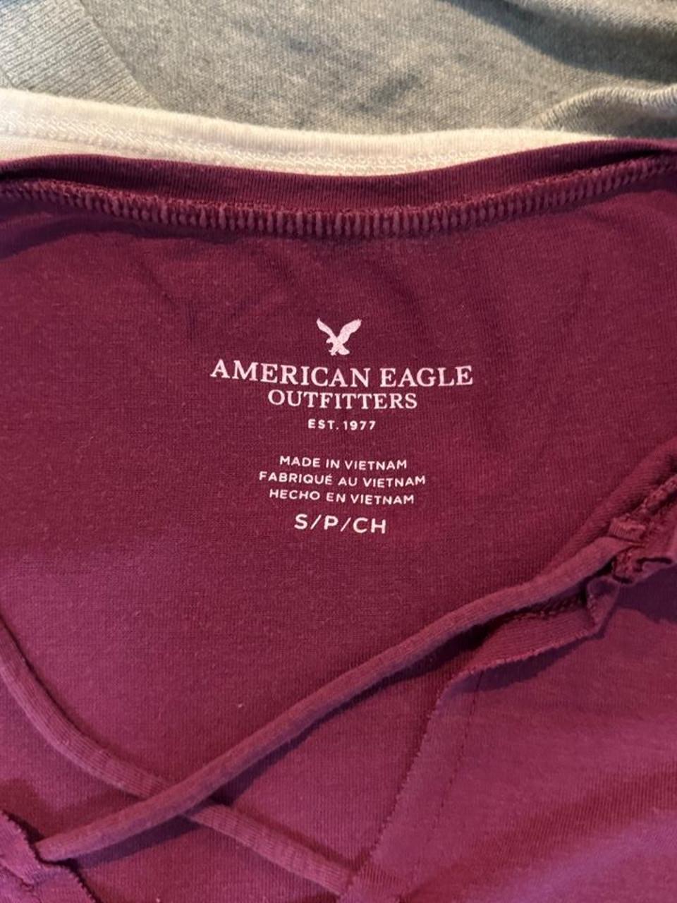American Eagle Women's Purple and Burgundy Crop-top