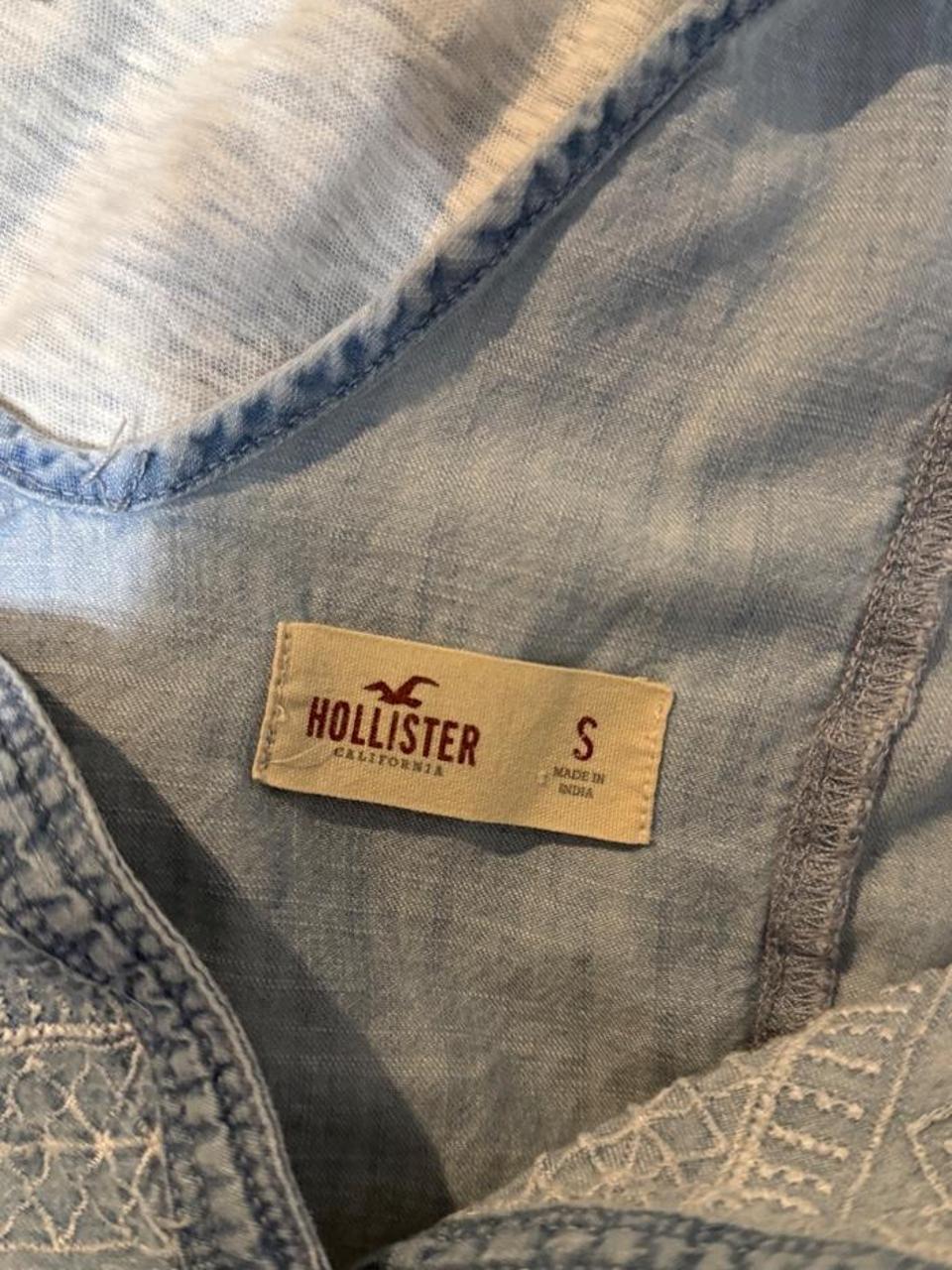 💙 Hollister Embroidered Chambray Tank Top 💙