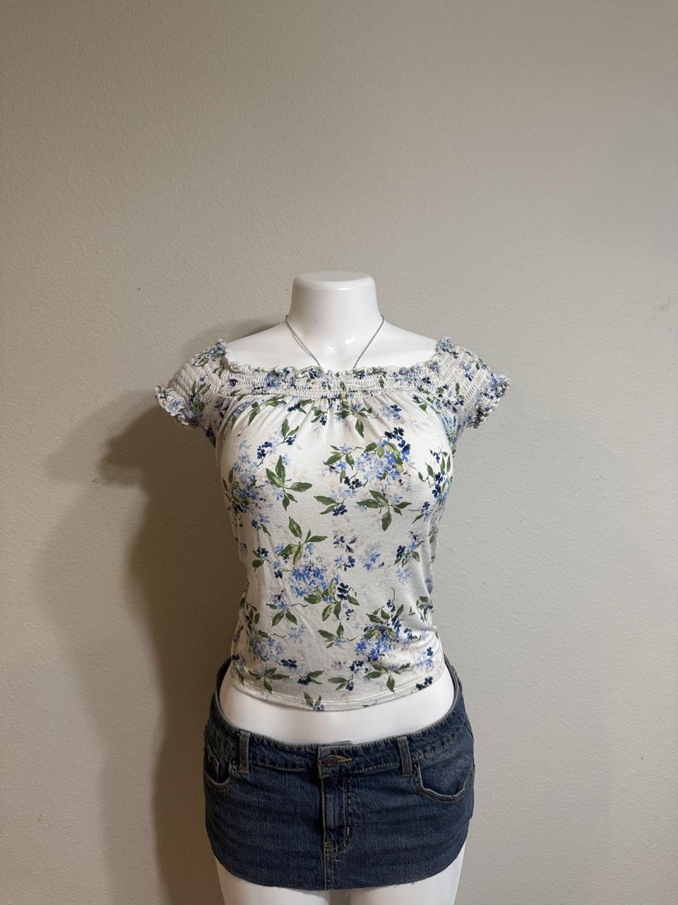 🩵 American Eagle Soft & Sexy Floral Smocked Top 🩵